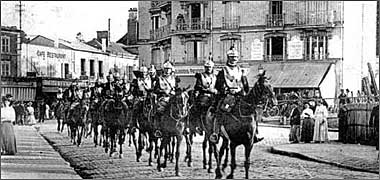 French cuirassiers moving through Villeneuve-Saint-Georges