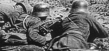 A German machine gun team