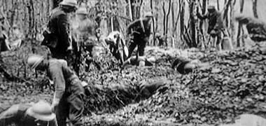 French troops digging trenches