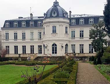 A garden view of the Hôtel Cassini – courtesy of the French Wikipedia