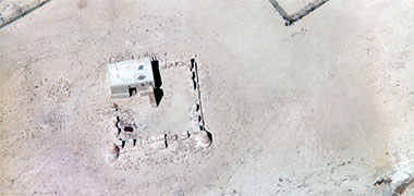 An aerial photograph of a small complex at Anaiza – May 1975