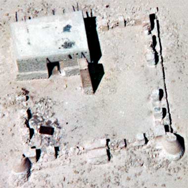 Detail of an aerial photograph of a small complex at Anaiza – May 1975