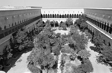 A view into the Diwan courtyard looking south from the north, 1971 – courtesy of MSN News