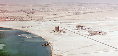 A view looking south-west over the NDOD showing the Qatar Petroleum Headquarters building and the Intermediate Staff housing, both under construction in October 1977 – with permission from Hartmut Walter on Flickr