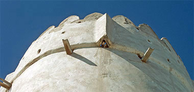 Detail of one of the corner towers of the al-Kuwt fort, October 1972