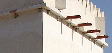 The lighting intervention at the top of the rectangular tower of the al-Kuwt fort, March 2012 – with permission from Adam Himes on Flickr