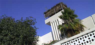 Barasti shade for a water tank