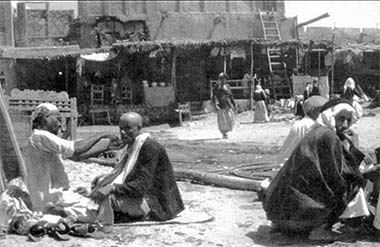 A street barber in the suq in the 1950s – courtesy of Mohammad Naseer