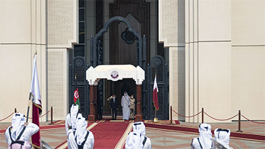 H.H. The Amir welcoming a Head of State in front of the bronze gates – permission requested from the Diwan al-Amiri