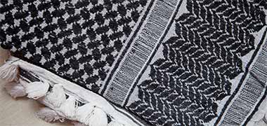 Detail showing the pattern on a black and white qutra