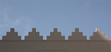 Detail of a modern crenellation – with the permission of Eszter Hargittai