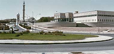 The roundabout on the Corniche outside the Diwan al-Amiri, taken from an official Ministry of Information photograph
