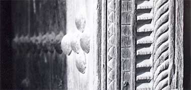 Detail of an architrave with rope detail associated with a traditional door