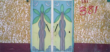 Steel entrance gates with palm decoration