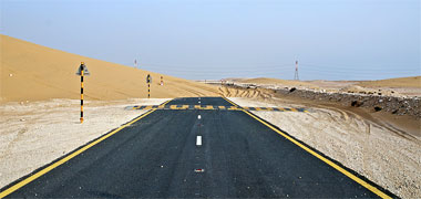 A sand dune inundating a road in Qatar – with the permission of Sergio Romiti on Flickr