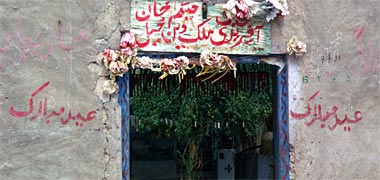 An entrance door decorated with an ’eid greeting