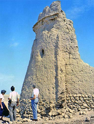 The ruins of a fortified tower – with acknowledgement to the Diwan al-Amiri web site