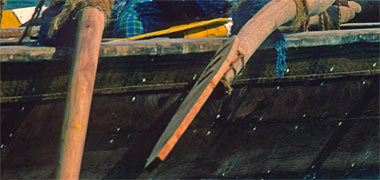 The fixing of the blade to the shaft of a fishing boat oar