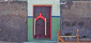 A partially painted door in Doha – with the permission of Ronald Frink