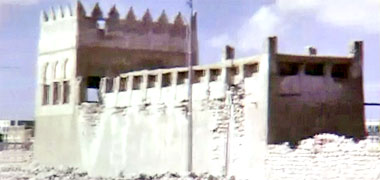 The west face of the complex of Sheikh Abdullah bin Jassim at feriq al-Salata viewed from the south-west in the 1960s – image developed from a video with permission from glasney on YouTube