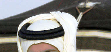 A popular way of wearing the qutra