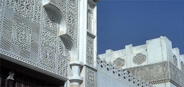 A detail of naqsh on a fortified complex at Rayyan, January 1986