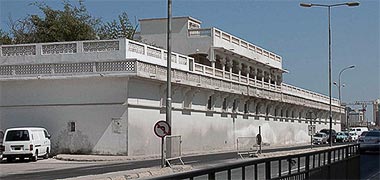 The side wall of the house of a member of the Royal Family on the Rayyan Road