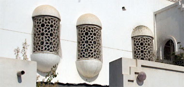 Curved musharabiya treatment to a window