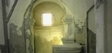 The mihrab and minbar in a ruined mosque at Ruwais