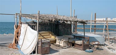 An informal seaside majlis
