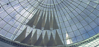 Shade system to large glazed skylight