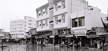 The centre of the suq at Doha inundated by floodwater in the 1980s – with permission from ?salat? on Flickr
