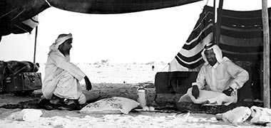 Two Badu sit and talk Two Badu sit and talk