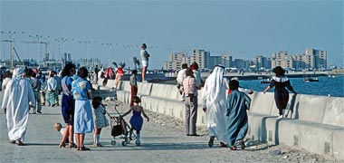 The Corniche pedestrian route in February 1983
