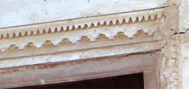 Detail of an architrave on a door at al-Wakra, 1971 - with permission from Ian Drummond