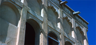 The façade of an old building at Wakra, May 1976