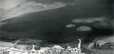 An aerial photograph of the reefs off the centre of Doha taken in the late 1940s
