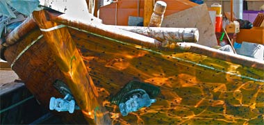 The provision of anchors on a dhow