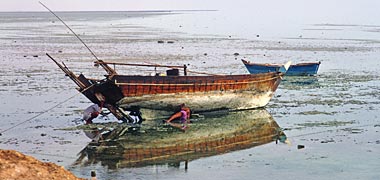 Careening in order to protect the hull