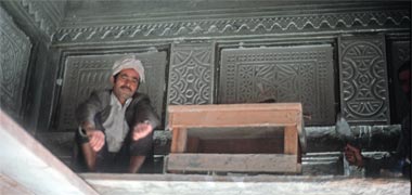 A worker preparing for for the introduction of naqsh panels, January 1976