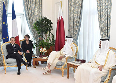 The Ruler meeting a Head of State in his office – permission requested from the Diwan al-Amiri