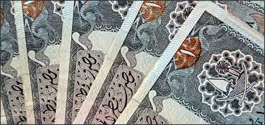 Qatar one Riyal notes
