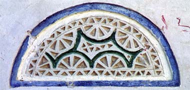 Semi-circular plaster decoration