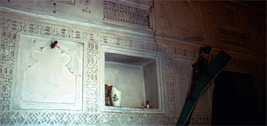 Plaster decoration in a room in al-Wakra 1975
